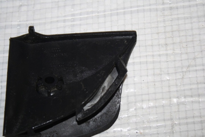 фото №13, Audi a3 8l заглушка бампера правое зад 8l0807421d