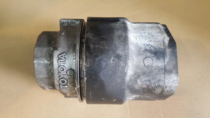 фото №1, Toyota verso 04-08 d4d корпус фильтра масла крышка основание