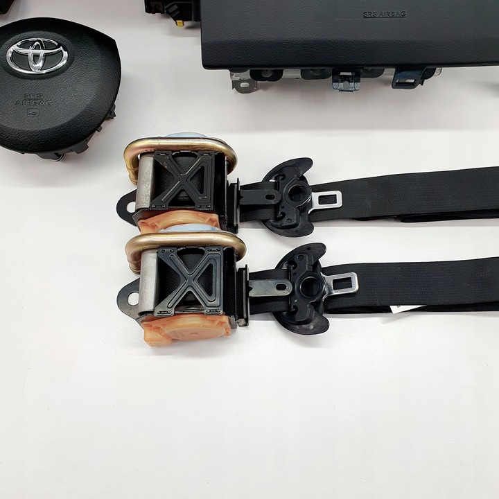 фото №8, Yaris iii панель консоль подушки ремни подушка безопасности