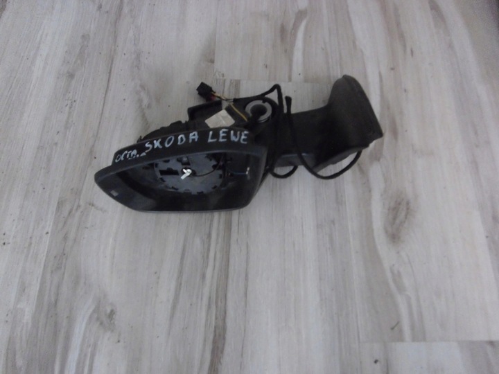 фото №1, Skoda оригинальный номер 5e0857933 зеркало