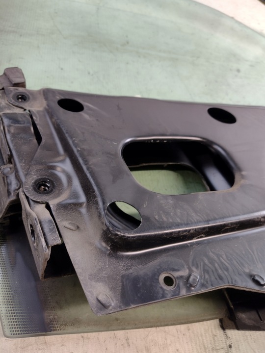 фото №10, Рамка, подъемник стекла механический левый перед audi 80 b4