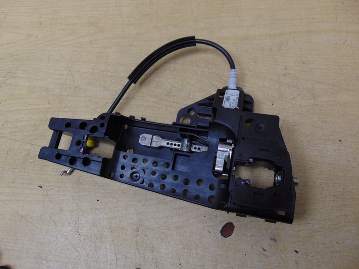 фото №15, Кронштейн кріплення ручка audi a4 a5 8t0837886