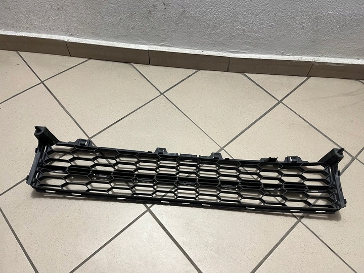 фото №10, Решётка средняя бампера передняя перед skoda superb iii 3 3v0 15-