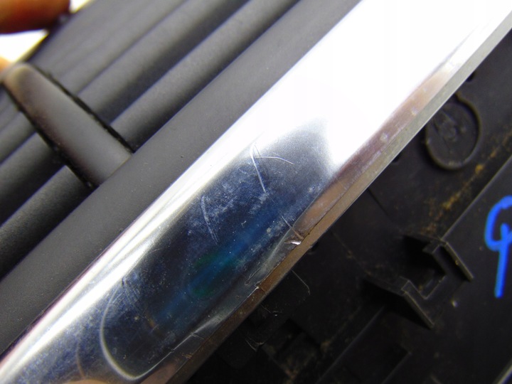 фото №8, Решітка повітропровід середня audi q74l оригінальний номер 4l0820951