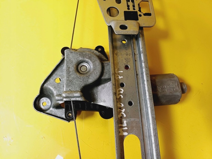 фото №7, Подъемник стекло правое зад mercedes ml w163 2 pin 9137041093 nr435