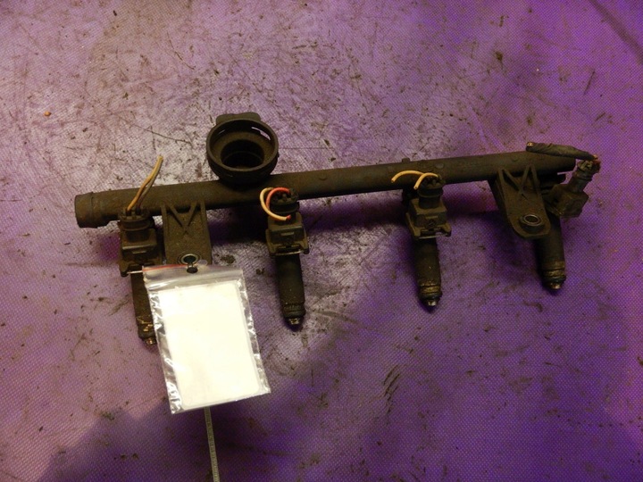 фото №1, Renault thalia i 99-08 1.4 75km планка впрыскивающий 7700274294