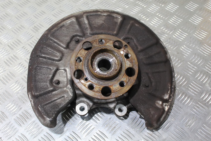 фото №1, Поворотна опора лівий зад c-klasa w205 c63-s c63 s amg