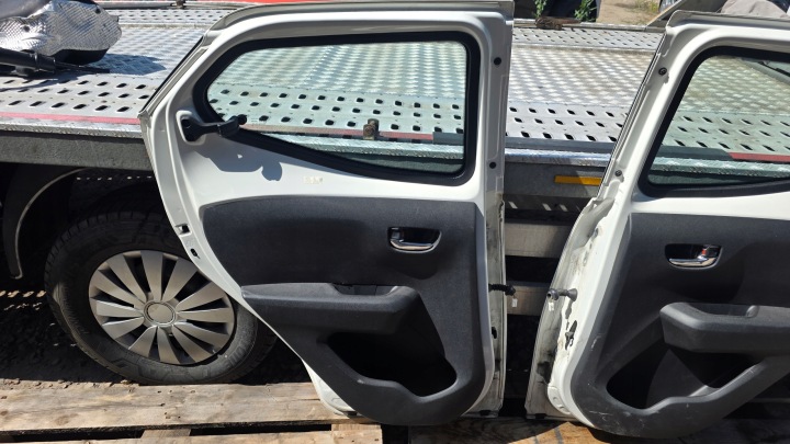 фото №8, Toyota aygo ii 2014- двері комплектні праве зад лак: 068 oem номер !