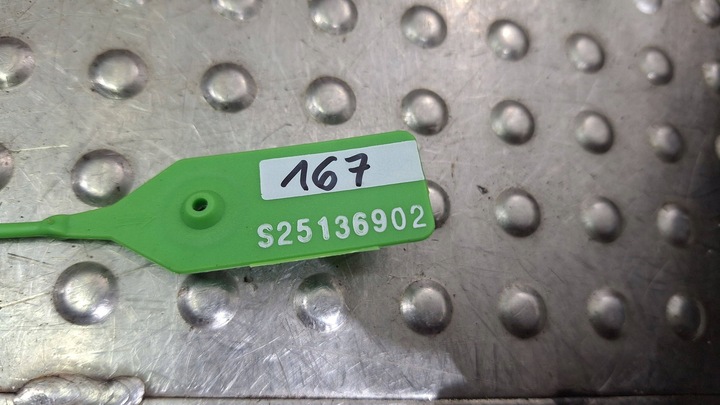 фото №6, Защита петля крышки багажника левый зад 9j1827339 porsche taycan 9j1