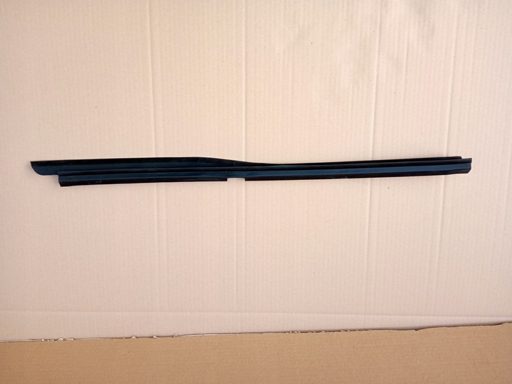 фото №1, Mercedes glb w247 правая планка прокладка дверь зад