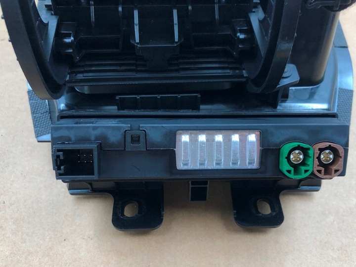 фото №8, Туннель средний панель индукция станция зарядки audi e-tron 55 2020- бардачок