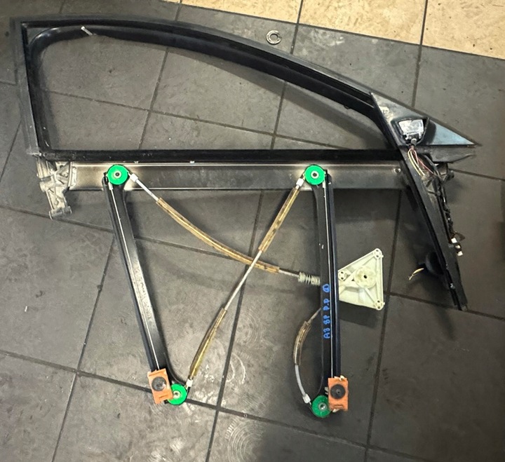 фото №1, Audi a3 8p 03- рамка подъемник стекло правые перед