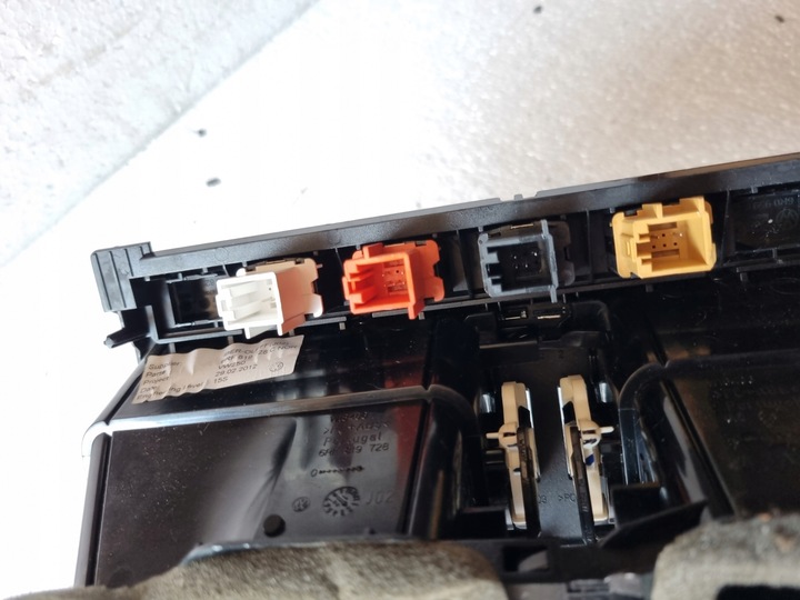 фото №7, Решітка повітропровід панель esp аварійних оригінал 6rf819728c vw polo v 6r 6c 13r