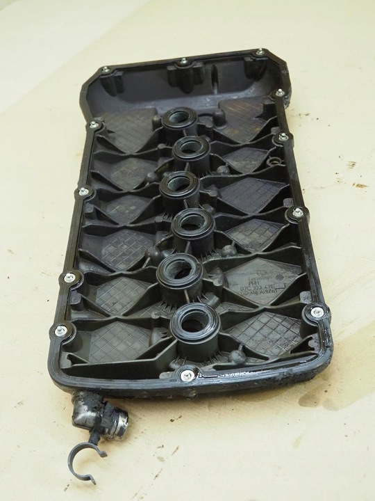 фото №14, Кришка клапанів права a8 d3 6.0 bht 07c103476ac