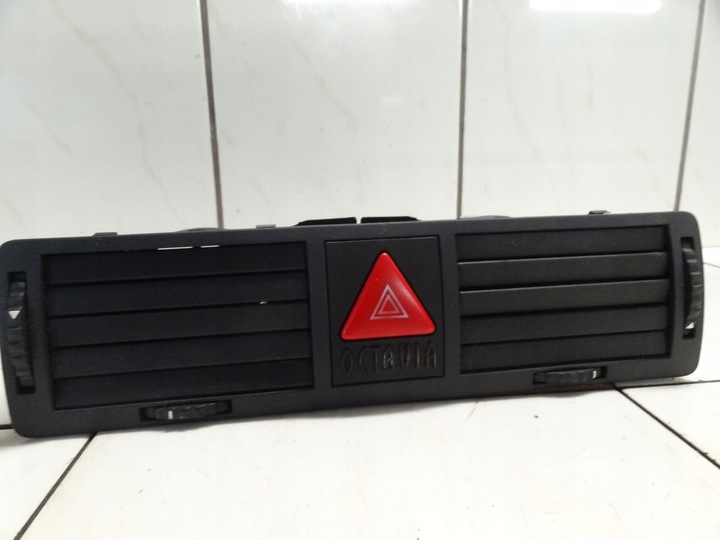 фото №1, Skoda octavia i 2001 решётка воздуховод средняя консоли 1u0820951