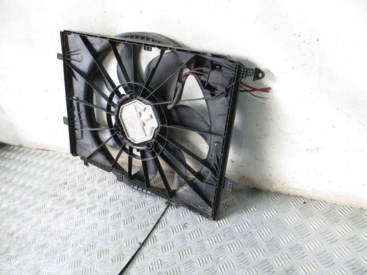 фото №1, Mercedes c-klasa w205 c350 2.0 вентилятор радиатор a0999061200 15-