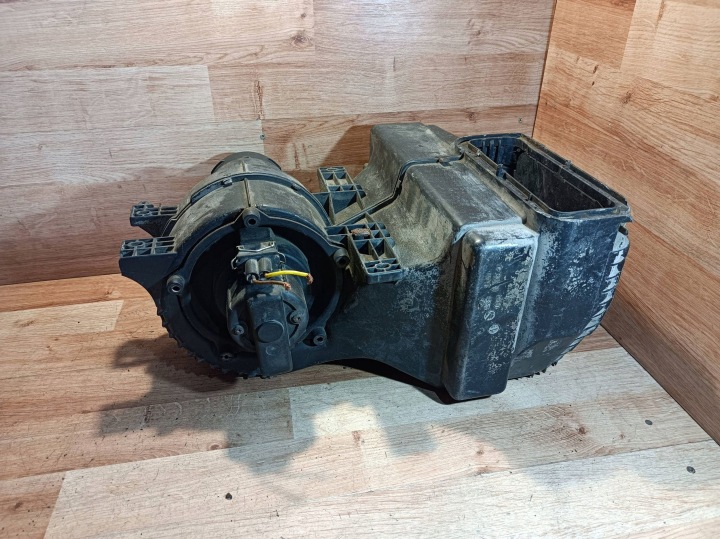 фото №6, Корпус вентилятор volkswagen transporter t4 701819024c