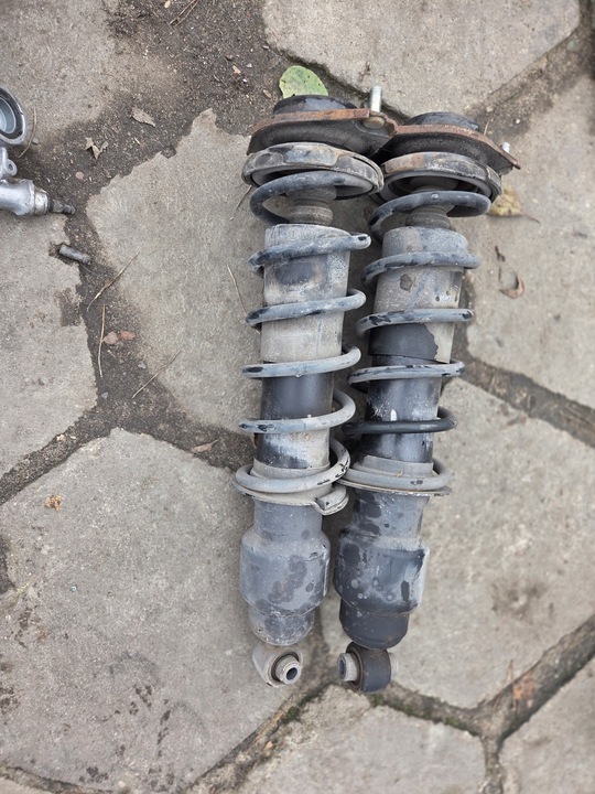 фото №1, Subaru forester iii комплект задних амортизаторов левый + правые