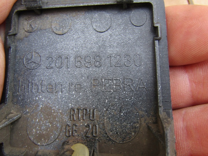 фото №5, 4 mercedes w201 190 права задня заглушка w порога pod домкрат срібна