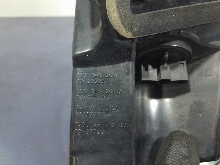 фото №10, Skoda superb iii універсал лампа права задня зад w крило eu 3v9945208