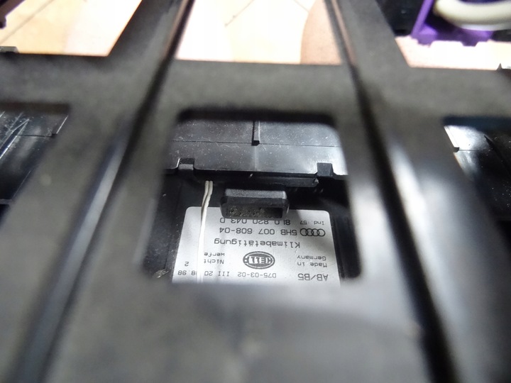 фото №13, Audi a4 b5 1.6b 98' панель середній рамка перемикач