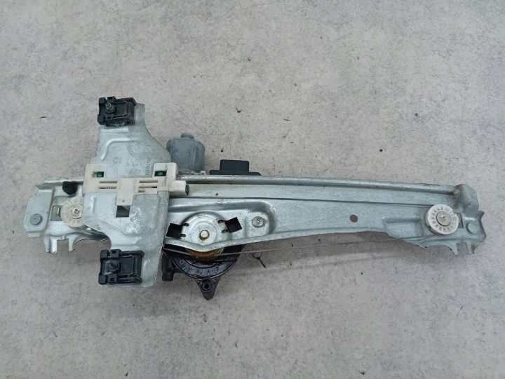 фото №6, Подъемник стекла левое зад peugeot 2008 i 9674255180 0130822699 bosch