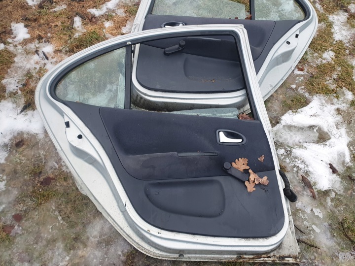 фото №8, Дверь правая перед передние renault megane 1 i 97r chb 4d целые ale фото