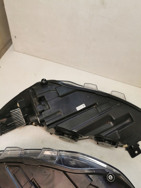 фото №11, Лампа перед правий лівий передня focus mk4 повний led