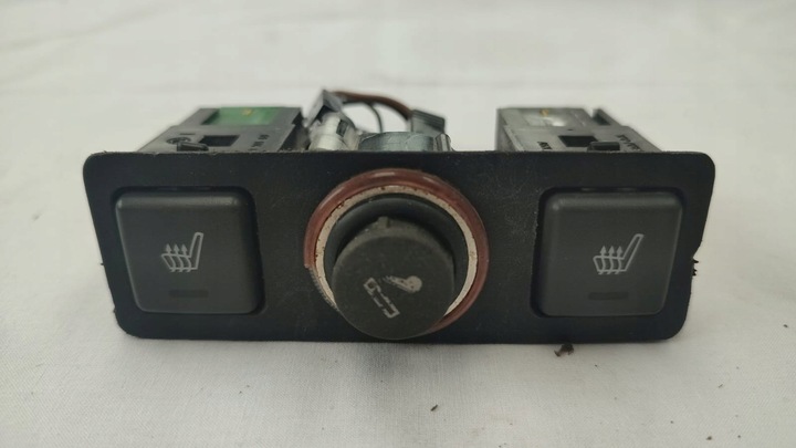 фото №1, Combo c 01-11 кнопка подогреваемых сидений гнездо прикуривателя