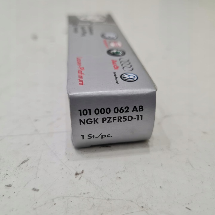 фото №4, Vw golf iv passat b5 2.3 v5 свеча зажигания зажигания 101000062ab