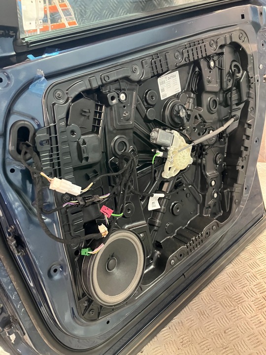 фото №7, Двері правий перед mercedes eqb x243 лак 667