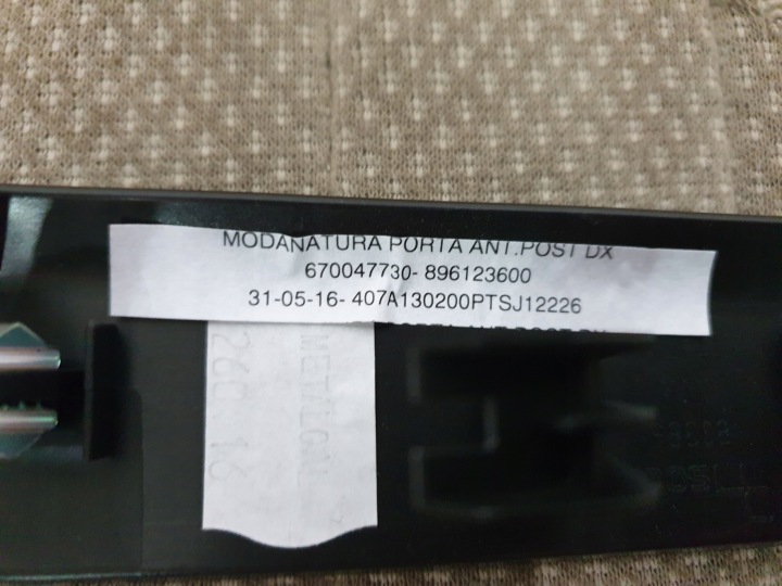 фото №6, Maserati levante молдинг dekor дверь правая перед