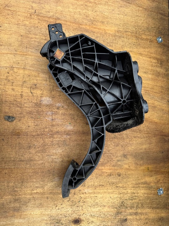 фото №1, Педаль сцепления citroen c4 picasso ii 2.0 синий hdi 9805746780