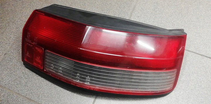 фото №8, Mazda 323 bg лампа задня права 043-1305
