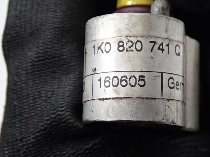 фото №9, Шланг шланг трубка кондиціонера 1k0820741q vw golf v plus + 1.4 fsi bln 05r