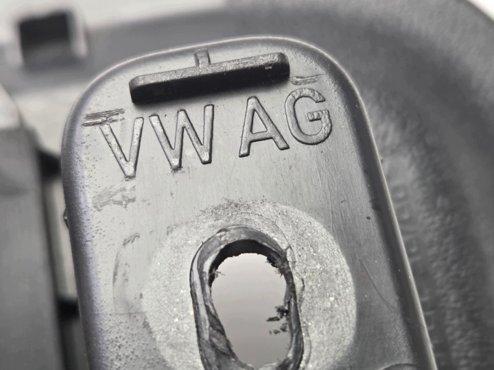 фото №14, Рамка захист лампочки багажника vw sharan ii 7n0867748 7n0867591 7n0867256