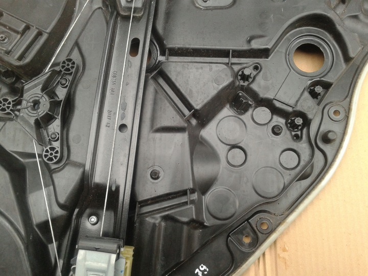 фото №13, Подъемник механизм стёкла левый зад задний mercedes w205 c-klasa sedan