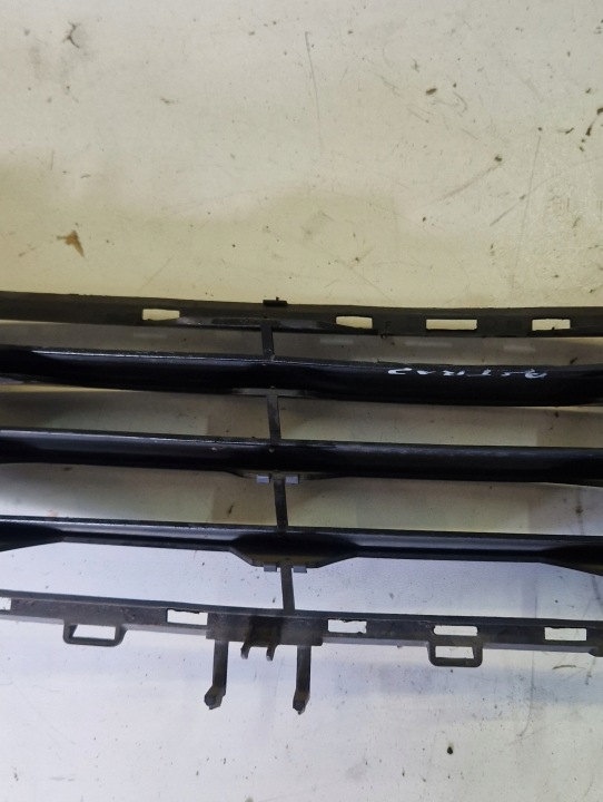 фото №8, Решётка решётка средняя бампера передней oem номер 375768702 opel astra h