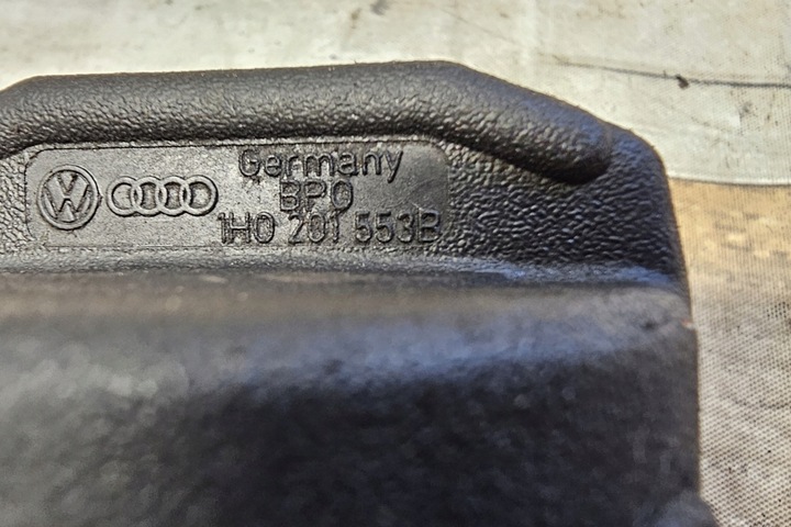 фото №7, Крышка заливка топлива audi a6 4b2, c5 1h0201553b 2.5l дизель 1999