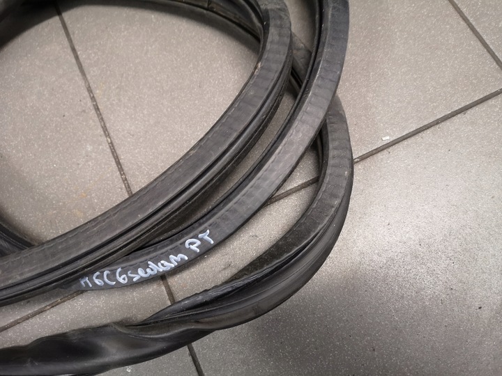 фото №8, Прокладка двері a6 c6 sedan праві зад кузовна