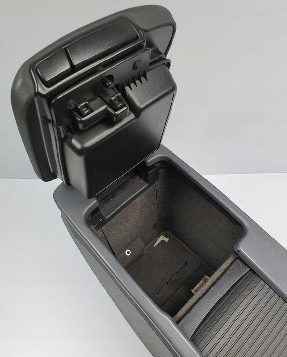 фото №6, Тунель середній підлокітник volvo v50 рестайлінг 30755375 європа