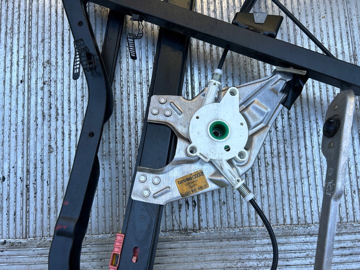 фото №15, Рамка подъемник механизм стёкла правые перед audi a6 c5 sedan универсал