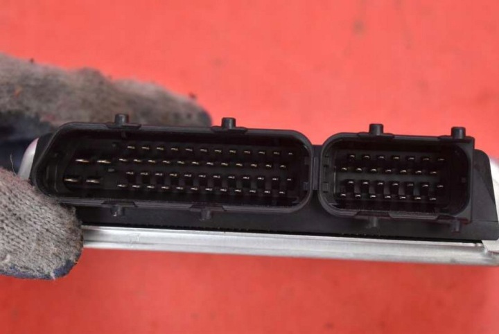 фото №8, Блок управления двигателем (ecu) 4b0907552f 0261204812 audi a6 c5 2.4 v6 165 km 97-01