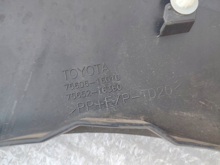 фото №9, Молдинг накладка крила зад задня ліва toyota corolla cross 75606-16010