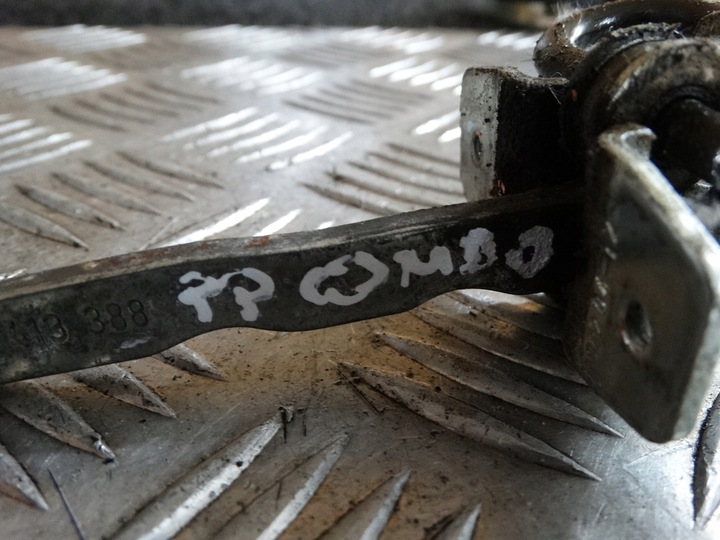 фото №6, Ограничитель дверь opel combo правый перед