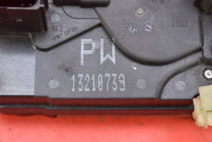 фото №6, Замок дверь правая зад заднее 13210739 pw opel zafira b 05-10