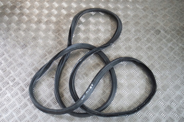 фото №1, Porsche cayenne 7p5 рестайлінг прокладка кришки багажника