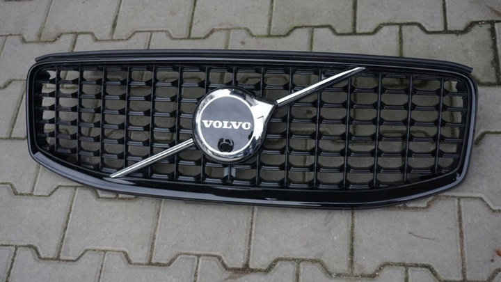 фото №1, Volvo xc60 ii r-design - решётка радиатора решётка з камера