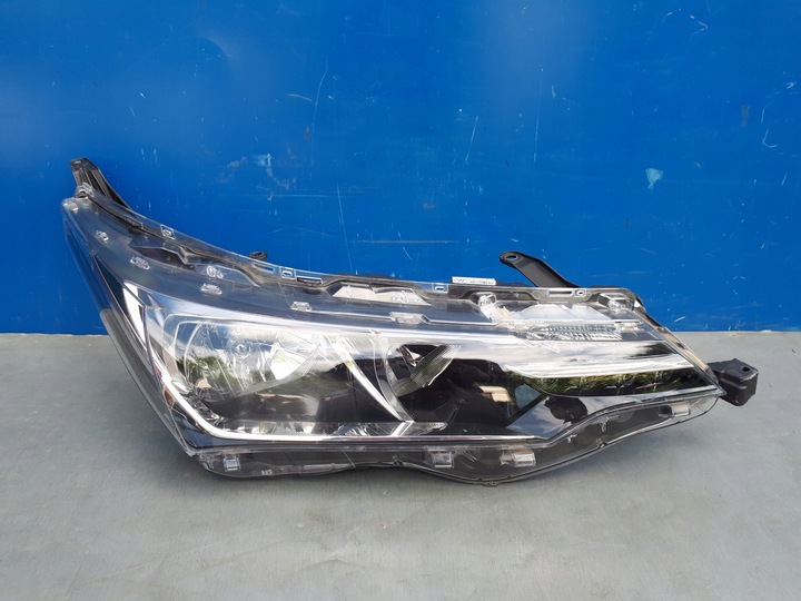 фото №1, Toyota corolla e16 рестайлінг 16- фара лампа права