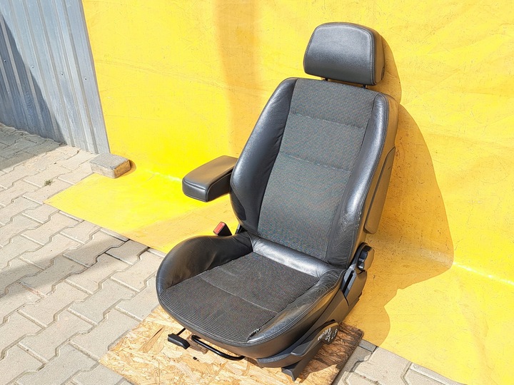 фото №3, Сиденье левый перед pół кожа opel zafira b 06-14r .